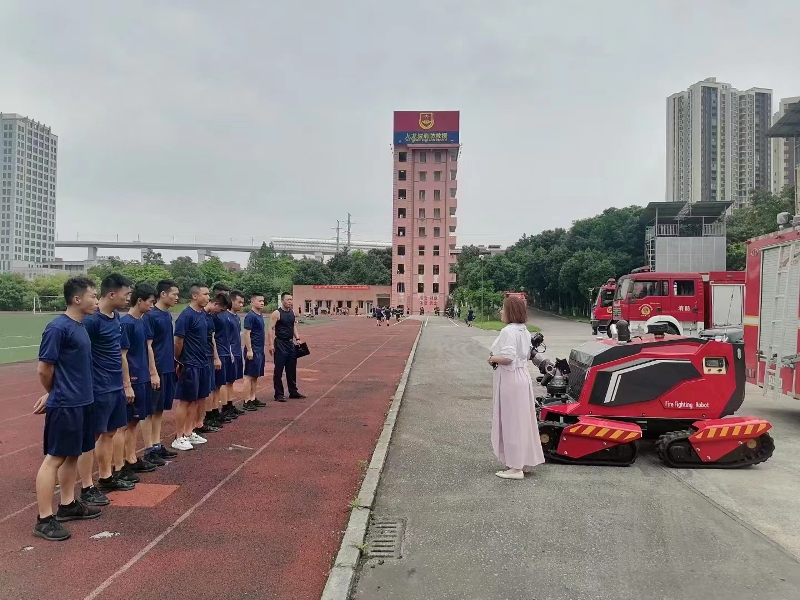 舉升搶險(xiǎn)主戰(zhàn)消防車、全地形消防滅火機(jī)器人巡展演示圓滿結(jié)束